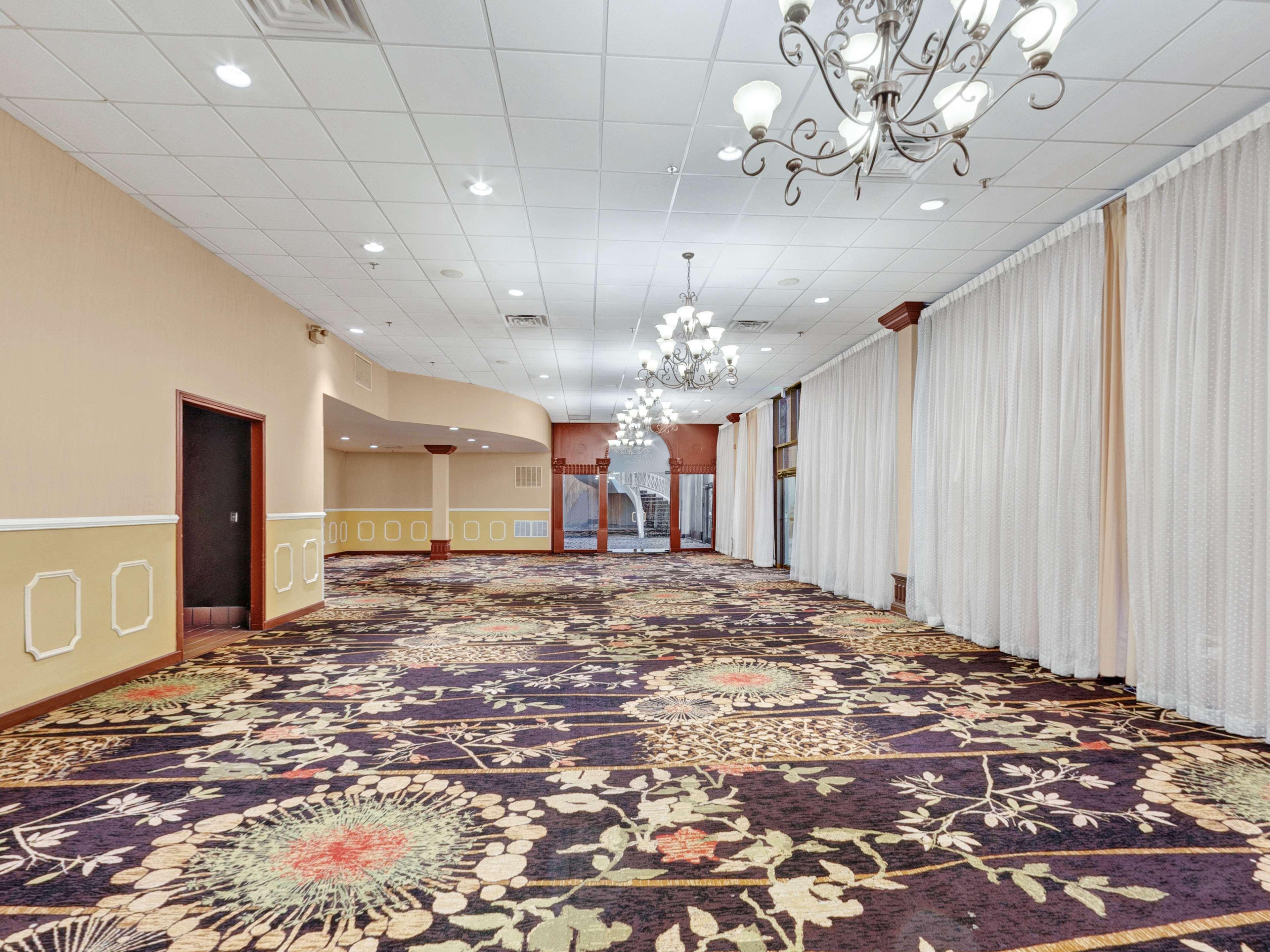 Doubletree By Hilton Charlottesville Exterior foto